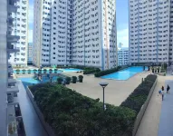 Cozy Quezon City Condo With Private Pool & Elevator Access