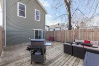 Luxury Modern Nearby Downtown Indy Escape: New Built. Game Room, 75” TVs Hotels in Warren Township