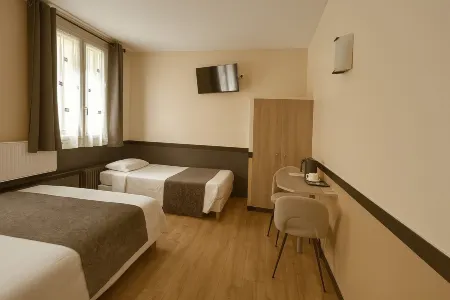 Hotel des Bains à 10 Min de Paris Отели в г. Мезон-Альфор