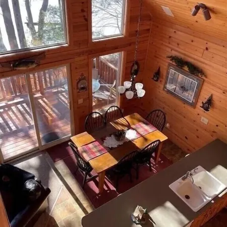 Hayward, Round Lake Retreat! Private Dock, 3 Kayaks, Beautifully Maintained!
