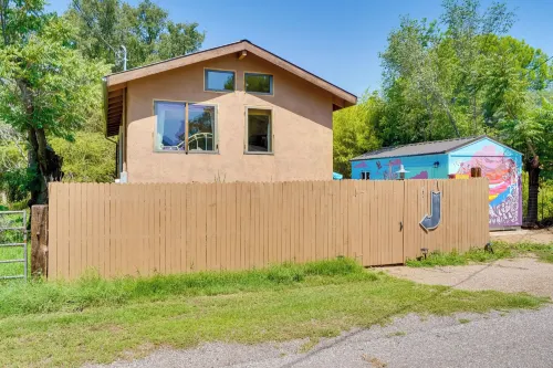 Pet-Friendly Patagonia Apt ~ 12 Mi to Wineries!