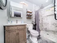 Melrose Exec Studio Queen + Bunk - Pet-Friendly Hotels in Vista