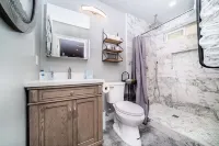 Melrose Exec Studio Queen + Bunk - Pet-Friendly