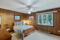 Big Water Landing - great views and private boat landing! Hotels near Keowee Marina | Boat Rentals Lake Keowee