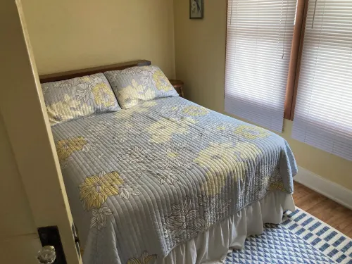 3-bedroom house with path to beach right from the yard!