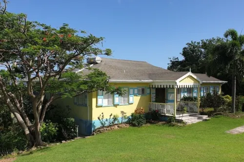 Private, Secluded Villa with Panoramic Caribbean Sea and Nevis Peak Views. Hotels in Cliftons