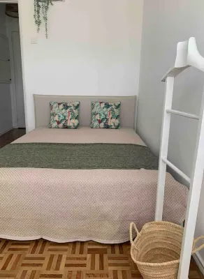 Cozy apartment 20 minutes from downtown Lisbon and Sintra Hotels in Amadora