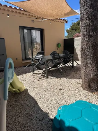 T3 HOUSE in a pleasant village Отели в г. Сен-Митр-Ле-Рампар