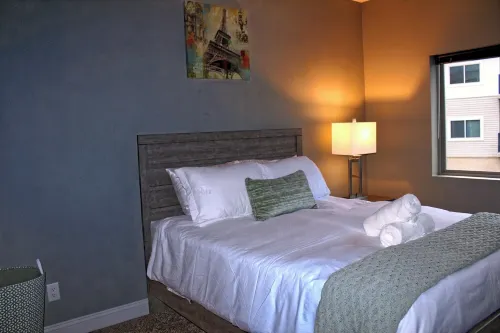 2-bedroom apartment in W. Des Moines.  Close to Jordan Creek mall, DMU, Top Golf