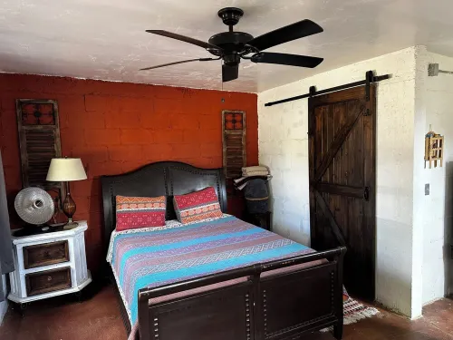 Charming cabin #2 at Cerveceria Bellinghausen in Valle De Guadalupe Hotel a Guadalupe