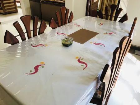 White Square Home-stay Отели в г. Монерагала