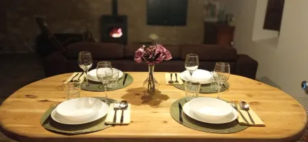 Village House. Nature, Duero riverbank and Romanesque. Friends of your pet. Отели в г. Бурго де Осма