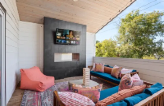 The Pink Jukebox: A Feminine & Funky Escape