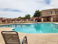 Cozy 2BR - Patio - Pet Friendly