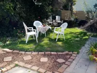 Quaint Cottage with tranquil garden and swimming pool .  Near beach  ! Hotels in Fish hoek