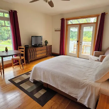 Coastal Hideaway Private Suite