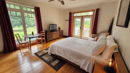 Coastal Hideaway Private Suite