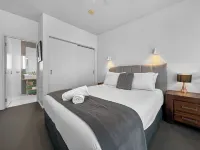 Parnell Escape | Enormous Loft Apartment | Shops Hotel a Parnell