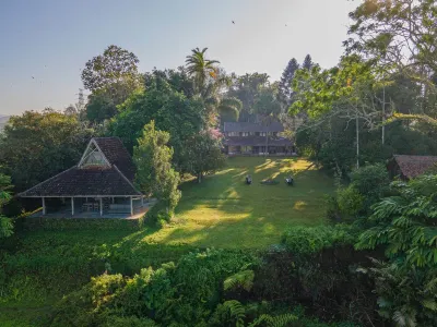 Peaceful Organic Farmhouse Retreat with Stunning Views Hotels near Bali