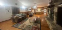 Cozy 3-bedroom cabin off the grid in the Smokey mountains with WiFi, AC