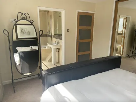 Luxurious home in the centre of leafy Binfield