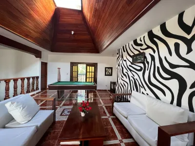 Perfect for family reunion,   3 minutes from restaurant 20 min away/ from lake โรงแรมใน