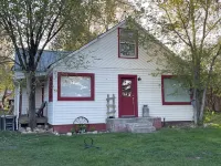 Farmhouse Retreat at Bear Lake and North Beach