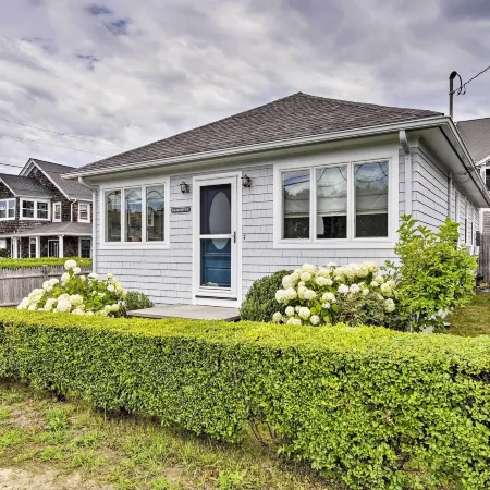 Idyllic Newport Area Cottage - Walk to First Beach