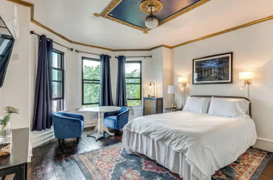 Near Downtown Scranton: Getaway w/ Patio