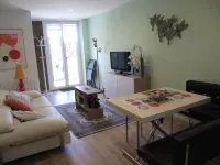 2-room apartment, bathroom wc, small terrace, free parking, Wifi, Tv Canal+. Hotels in Vence