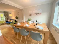 7 Mins to Gatwick Airport, Easy Commute to London! Comfortable King Size Bed! Các khách sạn ở Redhill