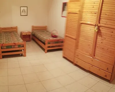 Comfortable white house in quiet and serviced area, pets allowed Hotel in zona Rosarno