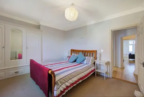 Apt 2, 15 Eastern Esplanade