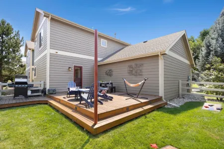 Rigden Retreat Garage, Dog Friendly, Near Trails