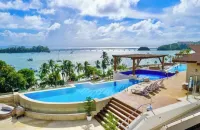 Serene Apartment in Samana, w/view of Bay, pool, gym & WiFi - piscina