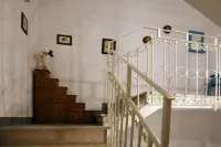 "c'era una Volta" al Rione Castello, Luminosa Casa con Vista Panoramica sul Lago