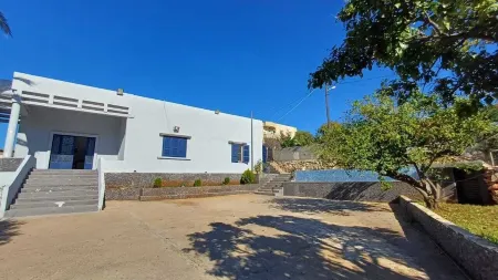 roots_55lb villa in Jadra chouf /private pool