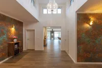 Seeparkvilla directly on the lake