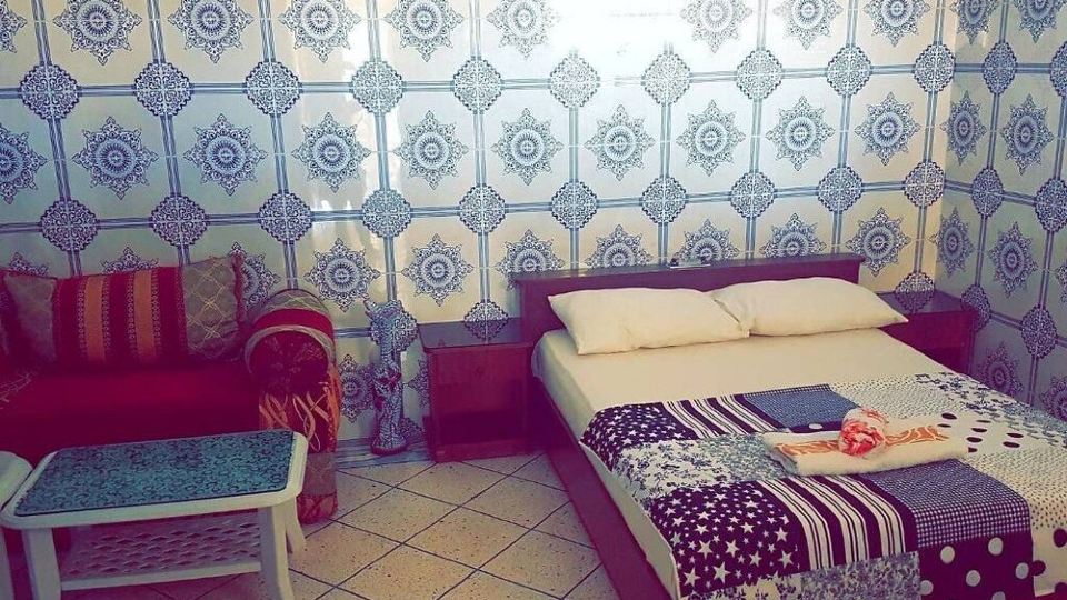 Nice studio in the top floor+ terrasse, low budget