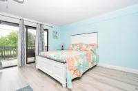 Charming Mermaid Condo  228 in Peaceful Cedar Key
