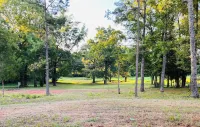Private resort-style pool. Spacious new house 16 min to Jordan-Hare stadium.
