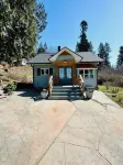 Charming 2-bedroom house with AC, WiFi in serene East Hope.