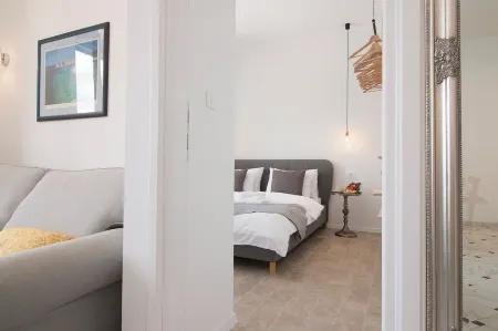 Rijeka Centre Theatre View - Stylish Apartment Отели в г. Риека