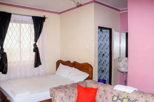 Surreal scenery of mountains and nature.... available parking and conducive stay