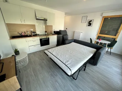 Charming 2 Rooms with Balcony and Parking between Paris and the Airport 빌팽트역 주변 호텔