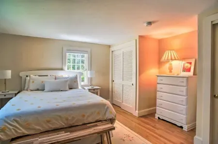 Chatham Compound + Carriage House - Huge yard, Game Room, Kayaks, Sleeps 10