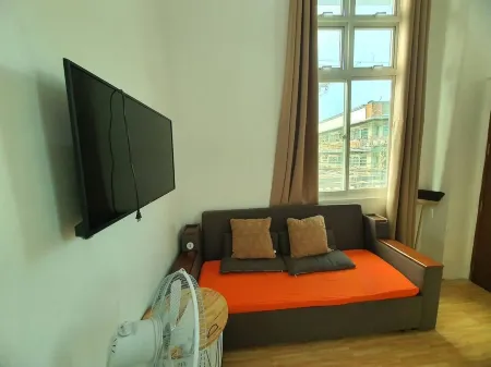 Lifestyle Stay - Happy Loft - Unit B8 Отели рядом с достопримечательностью «Carmona United Methodist Church»