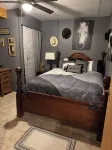Spacious 5 bedrooms, three stories log cabin with WiFi, AC in charming Bronston