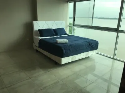 Cozy 1-bedroom apartment in welcoming Guayaquil with AC, fitness room, WiFi Hotels in 