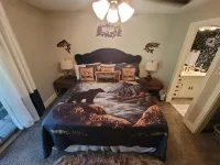 The Bear Den Hotel a 